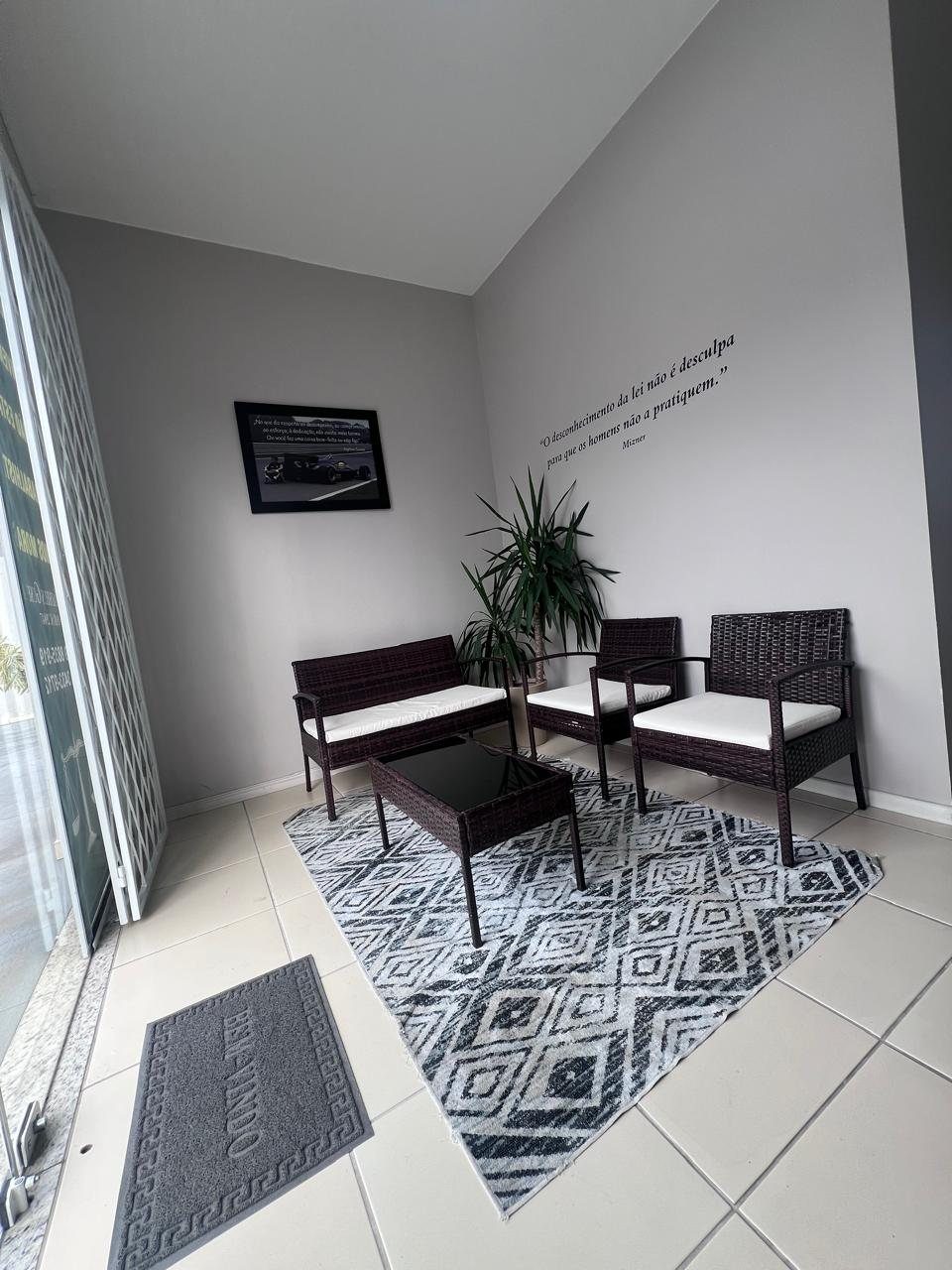 Sala de espera do escritório de Matheus Gusella, no Centro de Joinville/SC
